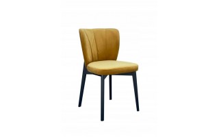 Żółte krzesło tapicerowane na drewnianych nogach