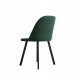 Zielone krzesło tapicerowane na drewnianych nogach